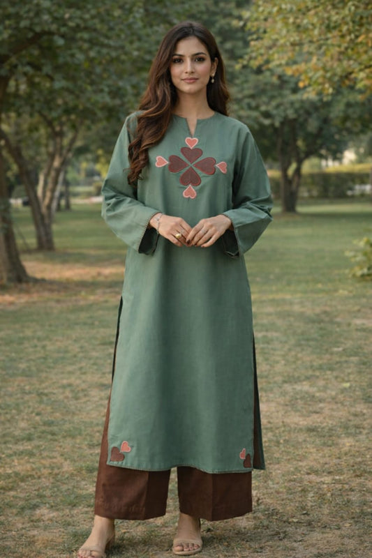 Urmi fashion Elegant Green Kurta Set with Heart Motif Design